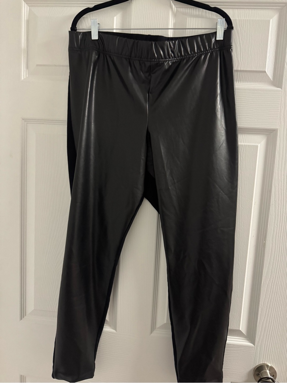 Black Faux Leather Leggings - Classic Stretch Bottoms